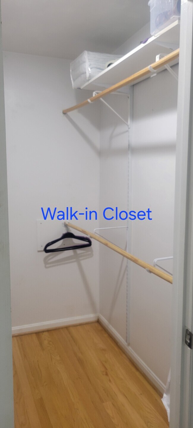 Foto del edificio - 2133 Hallmark Dr