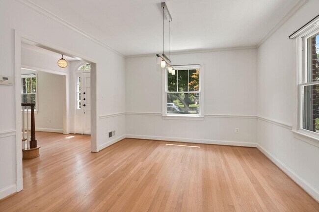 Foto del edificio - 4505 Alton Pl NW