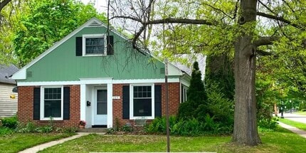 Building Photo - 289 Gunson St