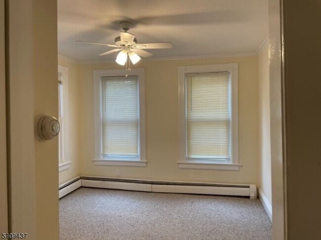 Building Photo - 59 Ashwood Ave