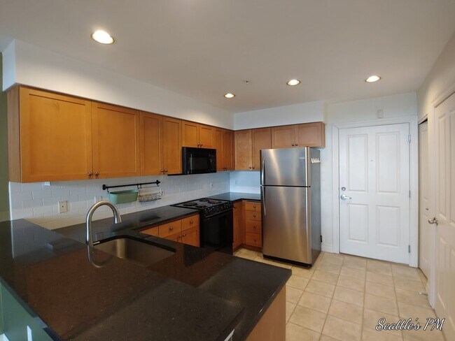Foto del edificio - Top Floor Condo Located in First Hill with 2 Parking Spots Included!!!