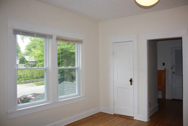 Building Photo - 703 S Woodlawn Ave