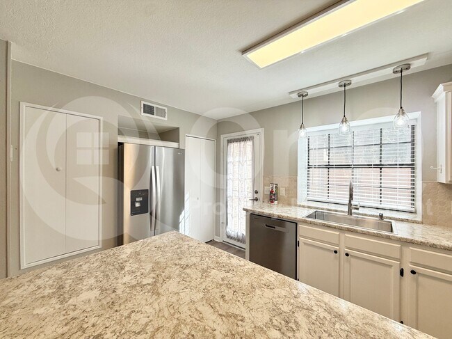 Foto del edificio - 4901 E Kelton Ln