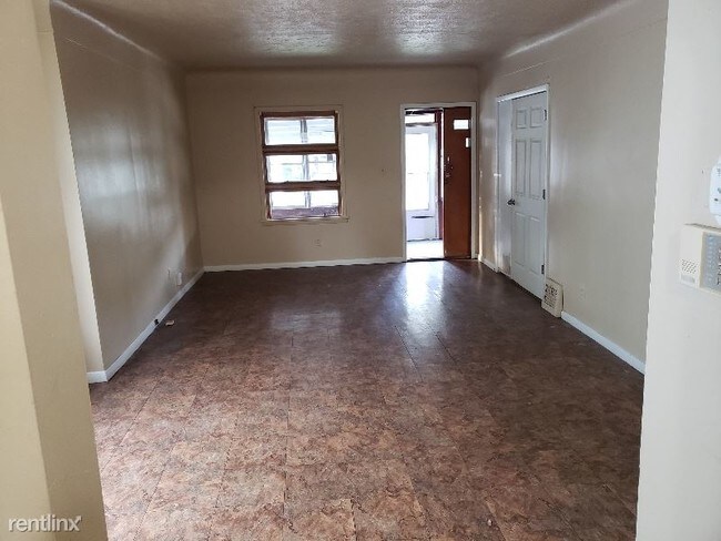Foto del edificio - 4820 Stickney Ave