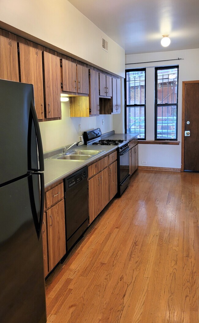 Foto del edificio - 1022 N Oakley Blvd