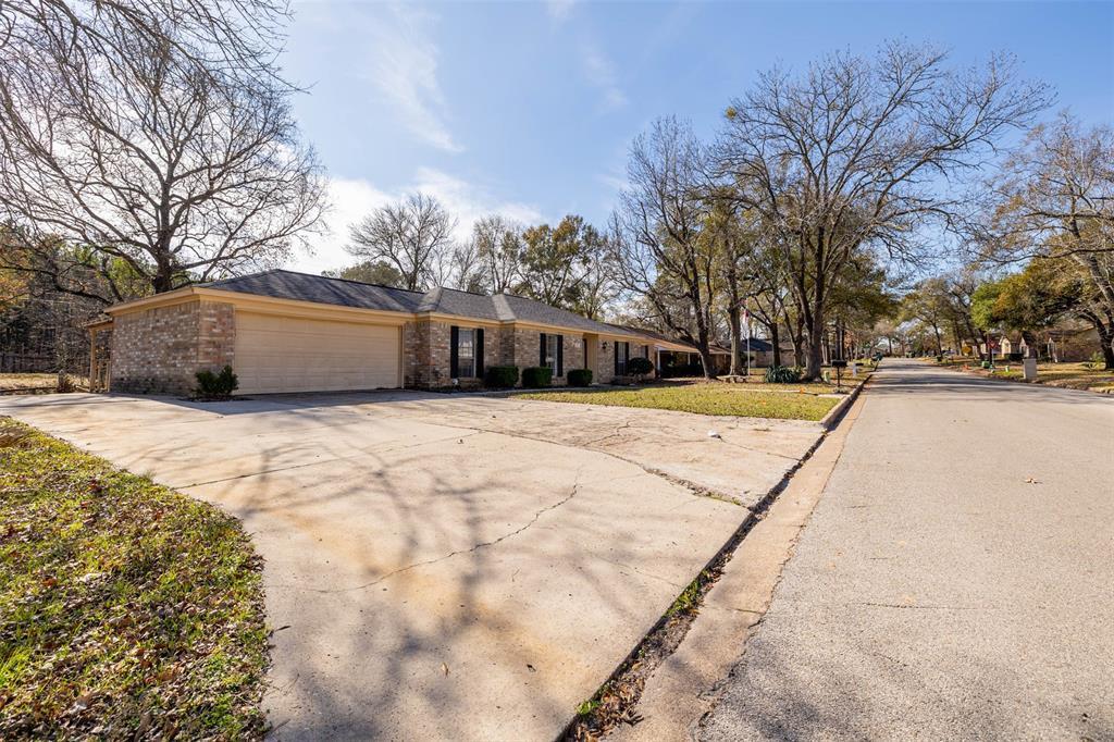 Primary Photo - 1007 Northpine Dr