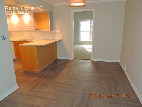 Building Photo - 2231 W 79th St
