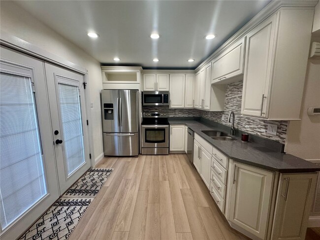 Building Photo - 4259 Burnett Walk