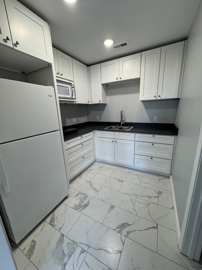 Building Photo - 677 S Jefferson Ave