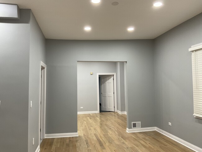 Foto del edificio - 2619 W Fullerton Ave