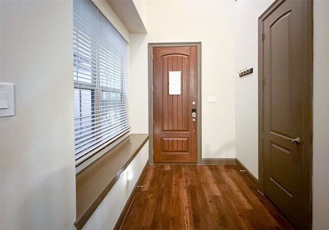Building Photo - 95 Aventura Pl