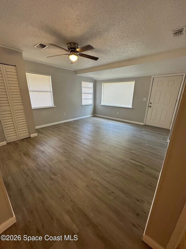 Building Photo - 1022 1st Ave