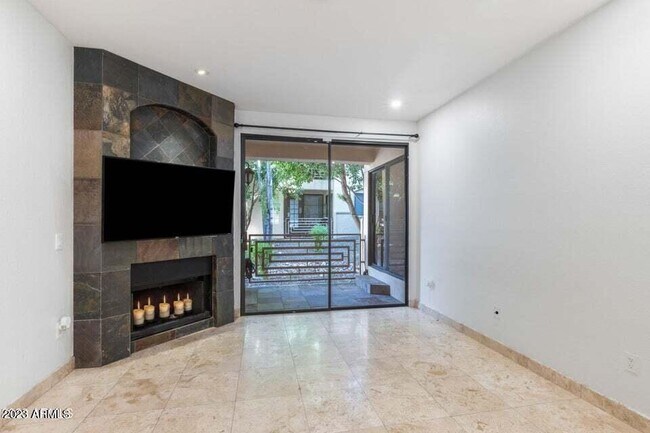 Foto del edificio - 3235 E Camelback Rd