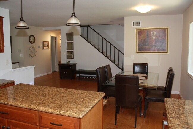 Building Photo - Gorgeous 4 Bedroom, 2 Bath in the Lovely Huntington Beach!