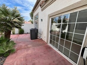 Building Photo - 380 Seine Way