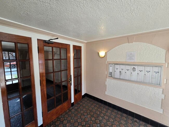 Foto del edificio - 4919-4927 N Rockwell