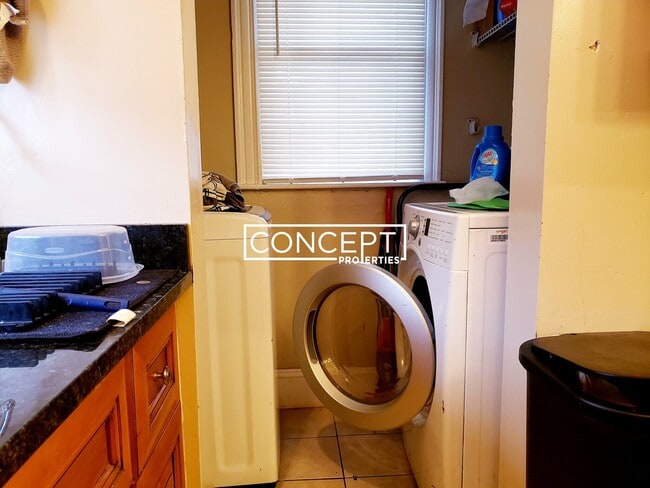 Building Photo - 45 Cherokee St