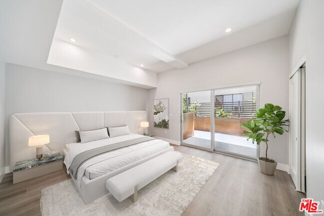 Foto del edificio - 1223 Hayworth Ave