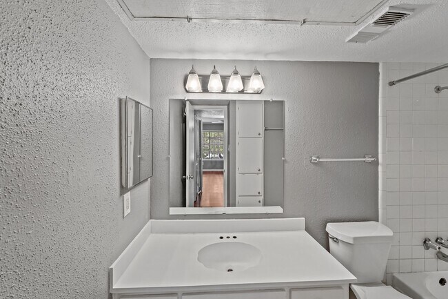 Foto del edificio - 2350 Bering Dr