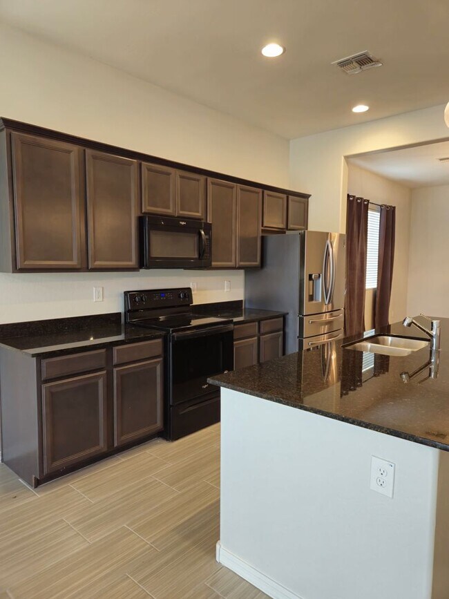 Foto del edificio - Beautiful 4 Bedroom 3 Bath Home in Gated C...