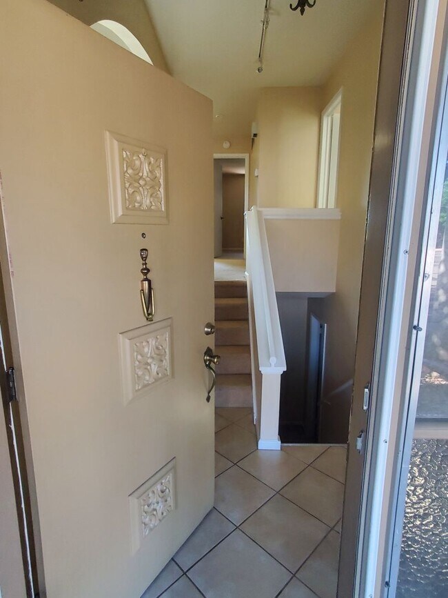 Building Photo - SPACIOUS 3 Bedroom with Additional Room in...