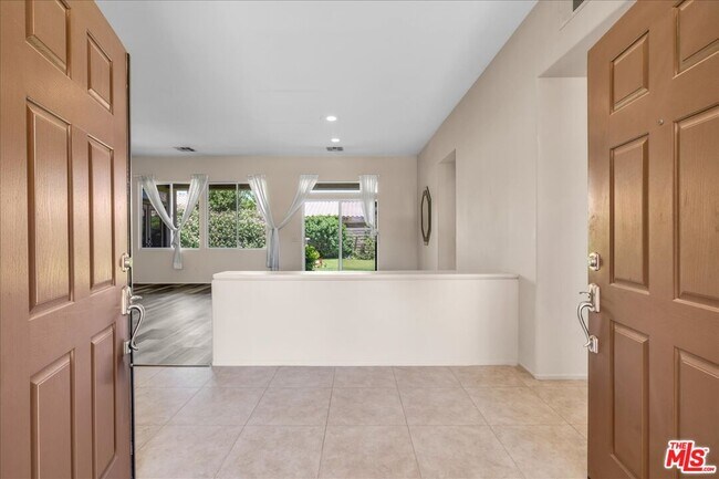 Foto del edificio - 40808 Eastwood Ln