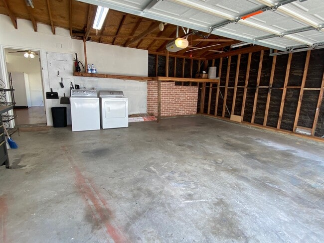Building Photo - 12921 Landale St
