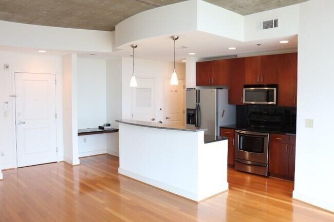 Foto del edificio - 950 W Peachtree St NW