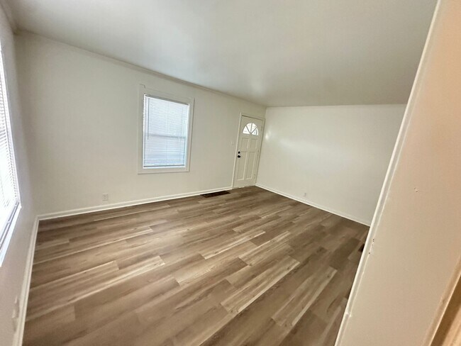 Foto del edificio - 2301 S Beacon St