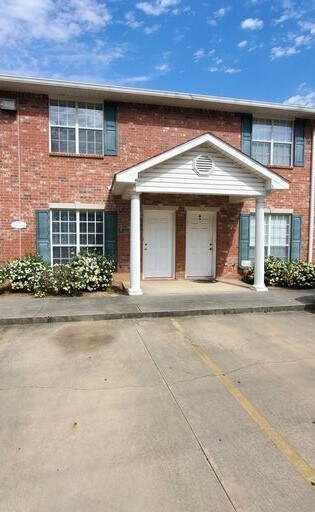 Primary Photo - 207 N McGuire Ave