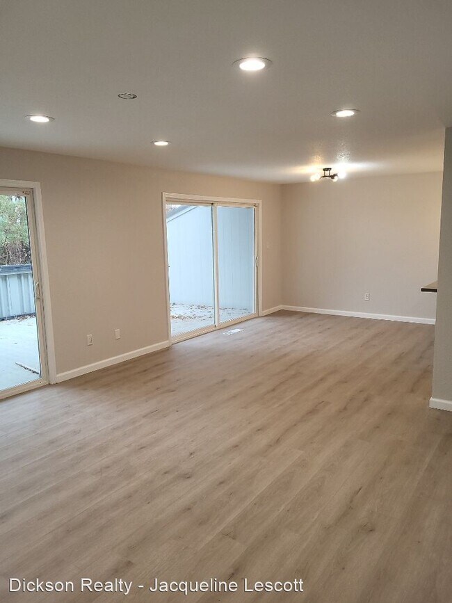 Building Photo - 2 br, 1.5 bath House - 3530 Rosalinda Drive