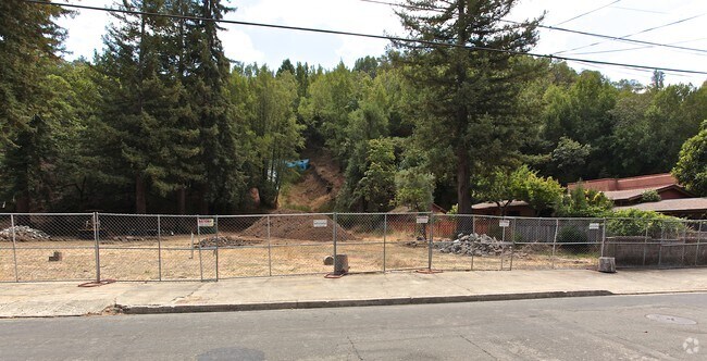 Building Photo - 39 Wood Ln