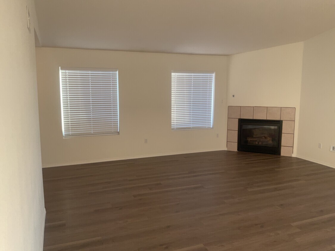 Foto principal - 10428 Pamplona St NW