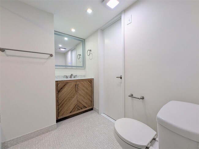 Foto del edificio - 3101 Oakland Shores Dr