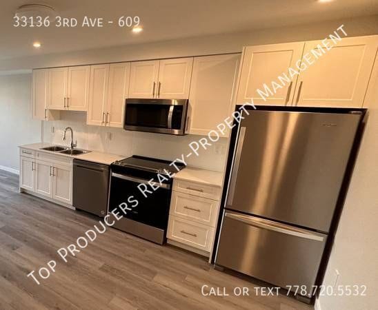 Building Photo - Top Floor Apartment