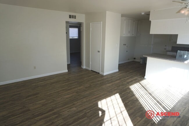 Building Photo - 326 Belle Ave