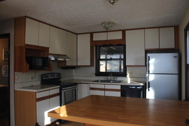 Building Photo - 2012 Carroll Dr