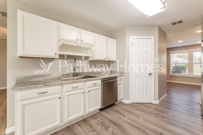 Foto del edificio - 1679 Chesterwood Dr