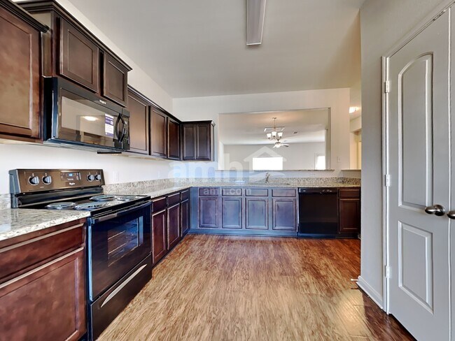 Foto del edificio - 1012 Summer Stream Rd
