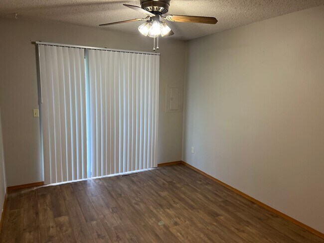 Foto del edificio - 2 Bedroom 2 Bathroom Duplex! Southwest Spr...