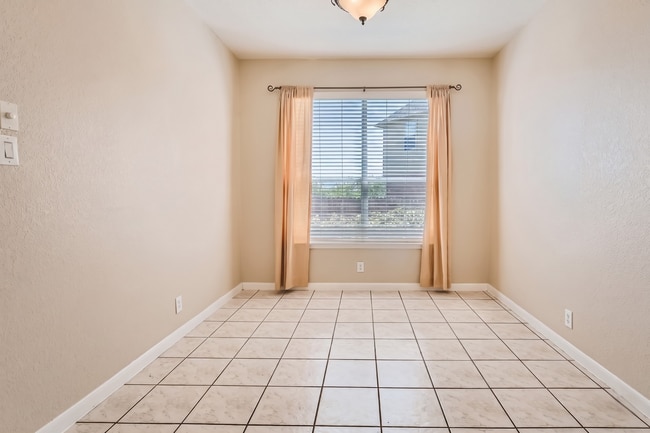 Building Photo - 806 Cielo Way