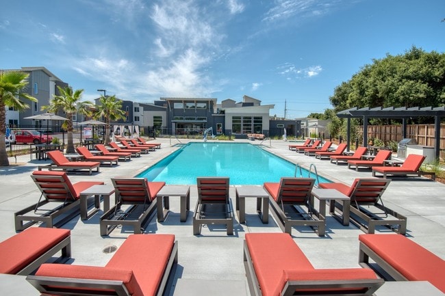 Building Photo - Altura