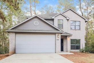 Building Photo - 612 Spruce Dr