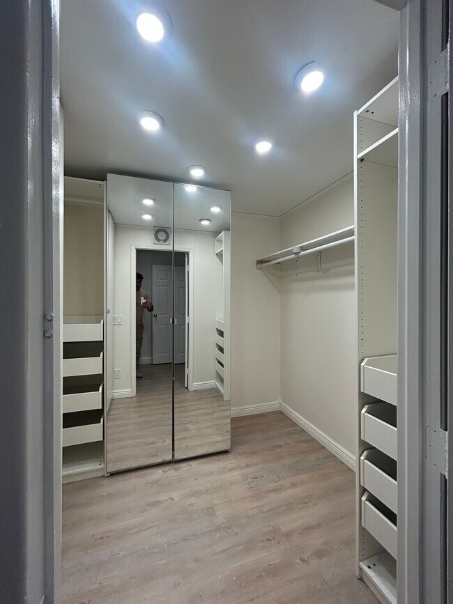 Foto del edificio - 777 N MacQuesten Pkwy