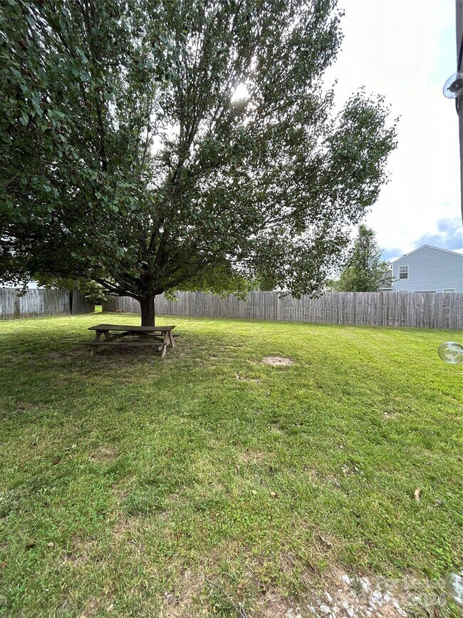 Building Photo - 3005 Brekonridge Centre Dr