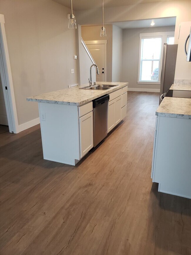 Building Photo - 6144 Elysian Rd