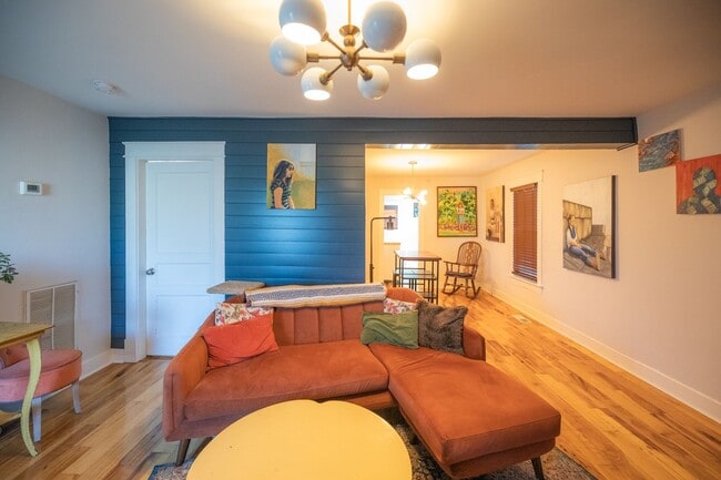 Photo - 2 bedroom 2 bath Madison cottage House