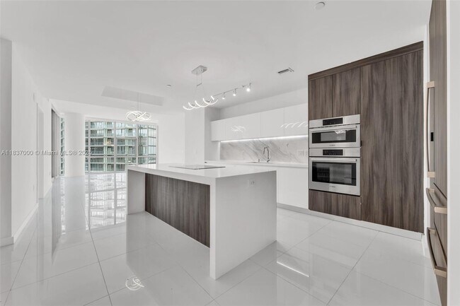 Foto del edificio - 851 NE 1st Ave