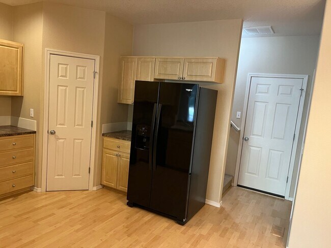 Foto del edificio - Lovely 2 Bed, 2.5 Bath home in Beaverton's Arbor Station Neighborhood, NEW PAINT .