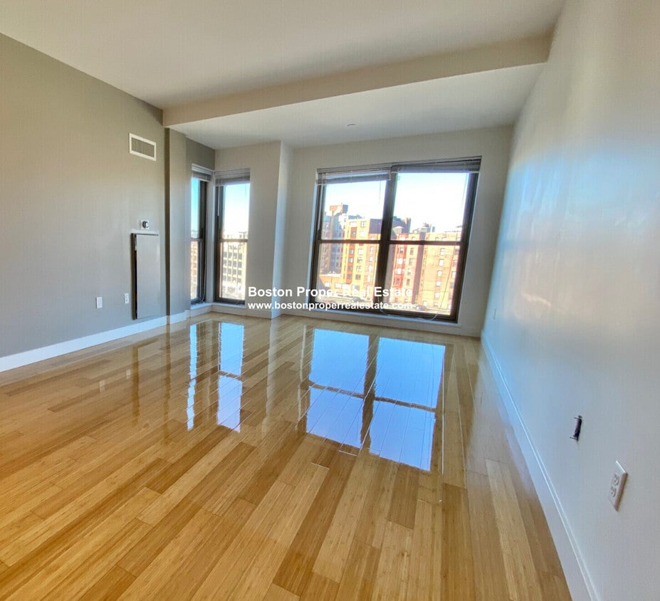 Primary Photo - 1088 Boylston St